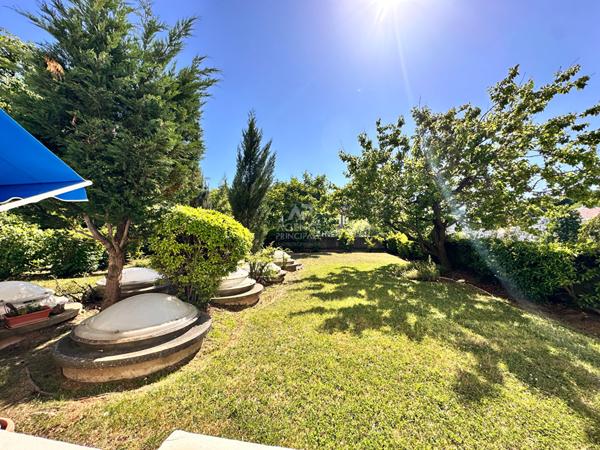 Sèvres - CENTRE-VILLE - Appartement de 3-4 pièces sur la verdure €420 000 ** - Référence 569-C