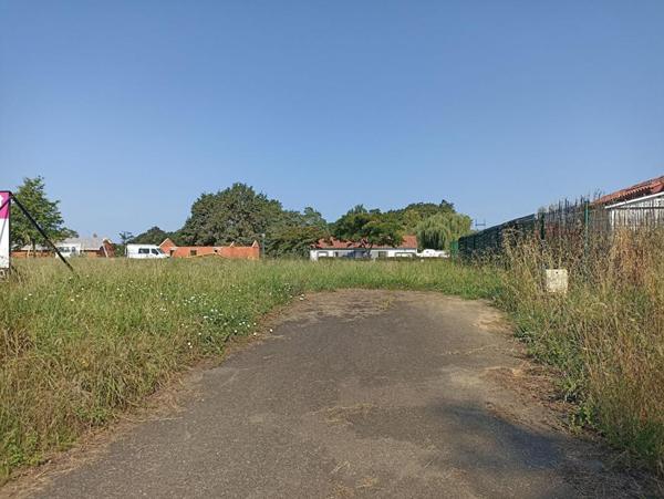 Terrain Poyanne 870 m2