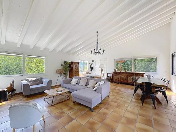 Vente                                                      Propriété
                        
                     9 pièces                      319 m2                     à Calvi