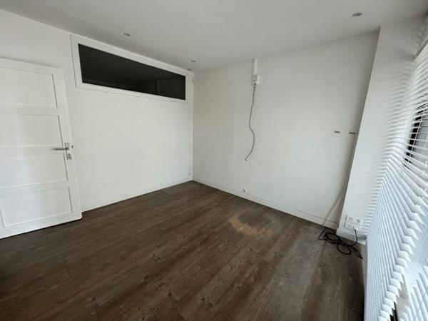 Location Local commercial 1 pièce 56 m² - Centre Commercial LA CURIEUSE Le Grau Du Roi 30240