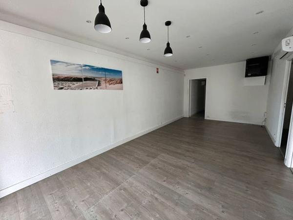 Location Local commercial 1 pièce 56 m² - Centre Commercial LA CURIEUSE Le Grau Du Roi 30240