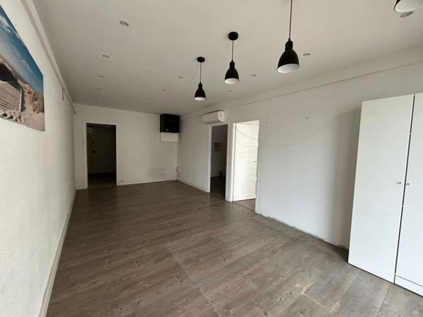 Location Local commercial 1 pièce 56 m² - Centre Commercial LA CURIEUSE Le Grau Du Roi 30240