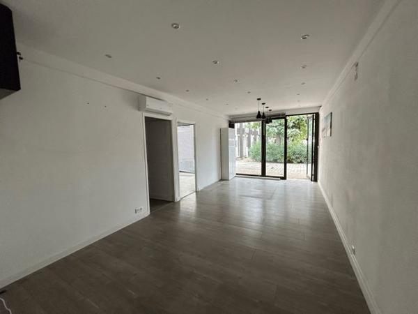 Location Local commercial 1 pièce 56 m² - Centre Commercial LA CURIEUSE Le Grau Du Roi 30240