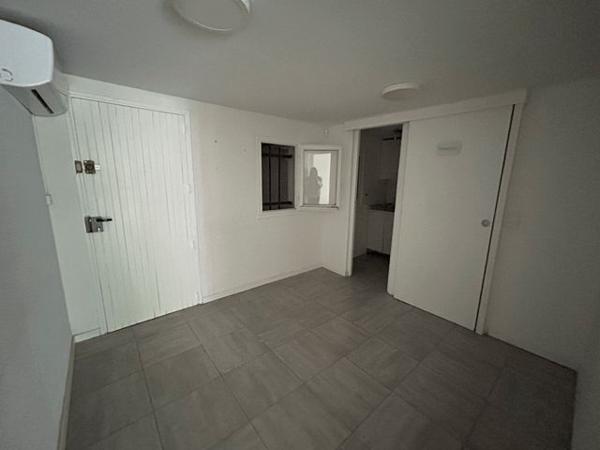 Location Local commercial 1 pièce 56 m² - Centre Commercial LA CURIEUSE Le Grau Du Roi 30240