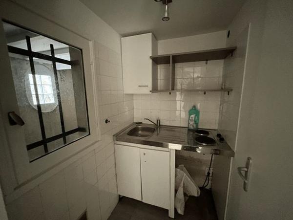 Location Local commercial 1 pièce 56 m² - Centre Commercial LA CURIEUSE Le Grau Du Roi 30240