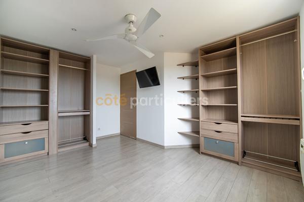 Vente
                Appartement69,66 m² - 3 Pièces -
                    NARBONNE (11100)