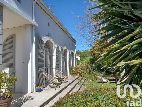 Maison 8 pièces de 171 m² à Vaux-sur-Mer (17640)