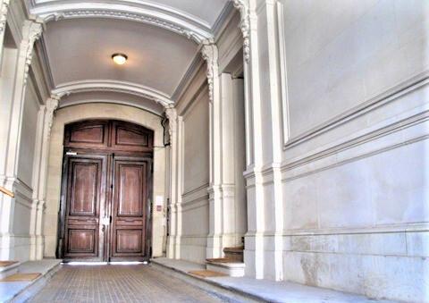 Nancy, 6 place Carnot, studio meublé neuf dans hôtel particulier