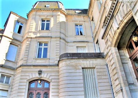 Nancy, 6 place Carnot, studio meublé neuf dans hôtel particulier