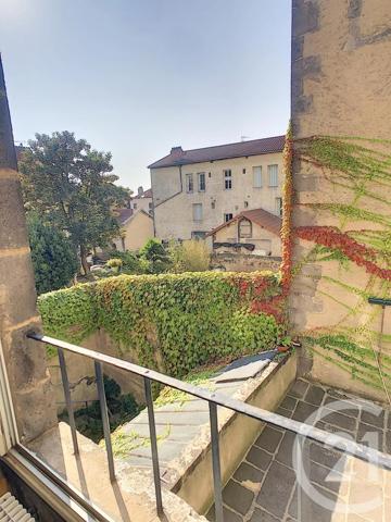 Appartement F3 à vendre  3 pièces - 83,80 m 2   RIOM  - 63