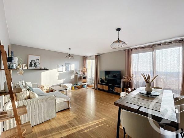 Appartement F3 à vendre  3 pièces - 83,80 m 2   RIOM  - 63