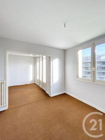 Appartement F3 à vendre  3 pièces - 83,80 m 2   RIOM  - 63