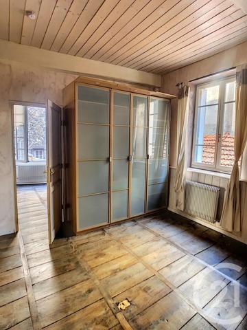 Appartement F3 à vendre  3 pièces - 83,80 m 2   RIOM  - 63