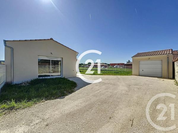 Maison à vendre  4 pièces - 120,50 m 2   CHATEAUBERNARD  - 16