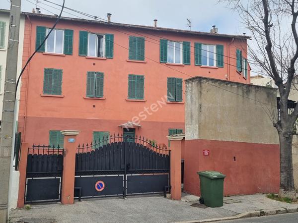 Immeuble Années 30 à Vendre à Toulon - Investissement Idéal