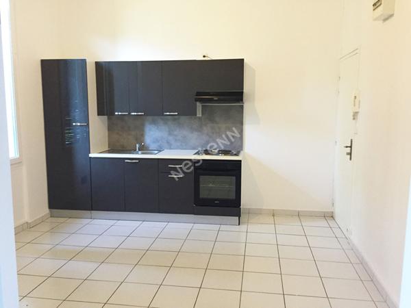 Immeuble Années 30 à Vendre à Toulon - Investissement Idéal