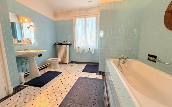 Maison à vendre    6 pièces •  Vic-en-Bigorre