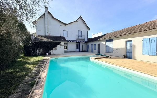 Maison à vendre    6 pièces •  Vic-en-Bigorre