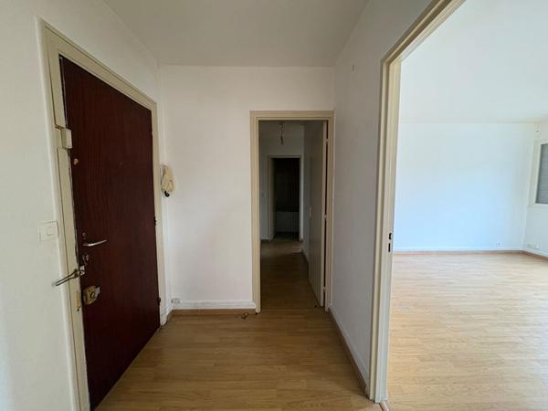 Appartement 2 pièces de 50 m² avec parking et cave - Idéal investisseur - OZOIR LA FERRIERE