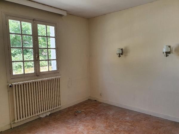Maison d'habitation de 320m2 - Clavette 17220
