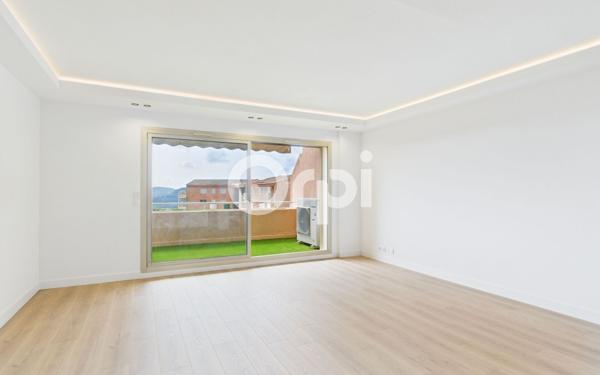 Appartement à vendre    4 pièces • 71 m2 Mandelieu-la-Napoule