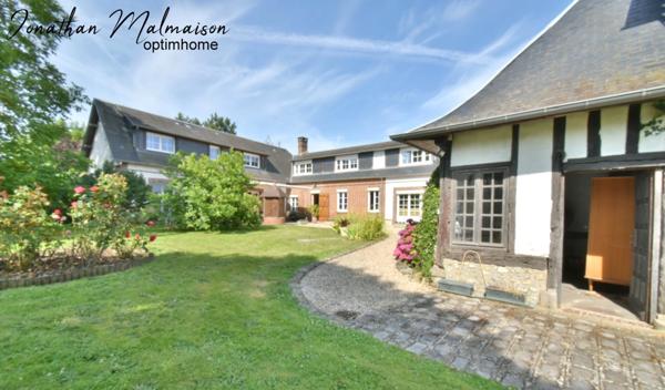 Maison de Caractère avec Dépendances sur une Parcelle Arborée de plus de 3000 m²