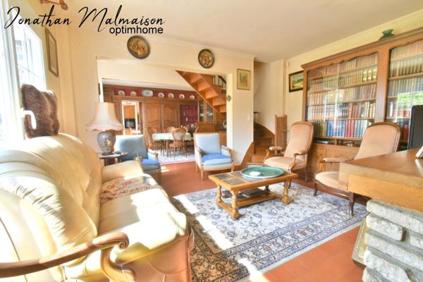 Maison de Caractère avec Dépendances sur une Parcelle Arborée de plus de 3000 m²