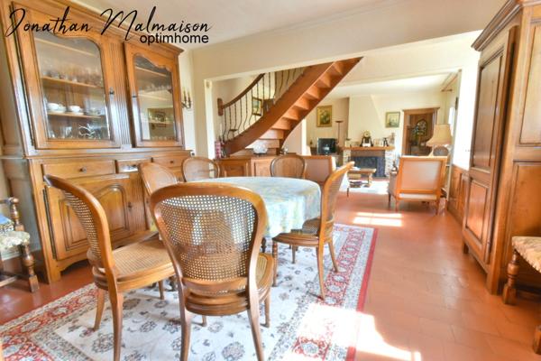 Maison de Caractère avec Dépendances sur une Parcelle Arborée de plus de 3000 m²