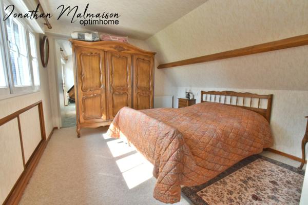 Maison de Caractère avec Dépendances sur une Parcelle Arborée de plus de 3000 m²