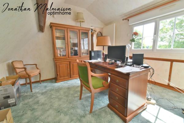 Maison de Caractère avec Dépendances sur une Parcelle Arborée de plus de 3000 m²