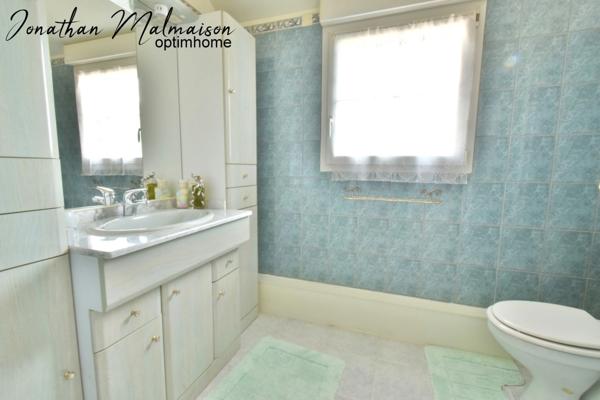 Maison de Caractère avec Dépendances sur une Parcelle Arborée de plus de 3000 m²