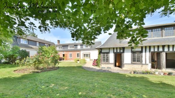 Maison de Caractère avec Dépendances sur une Parcelle Arborée de plus de 3000 m²