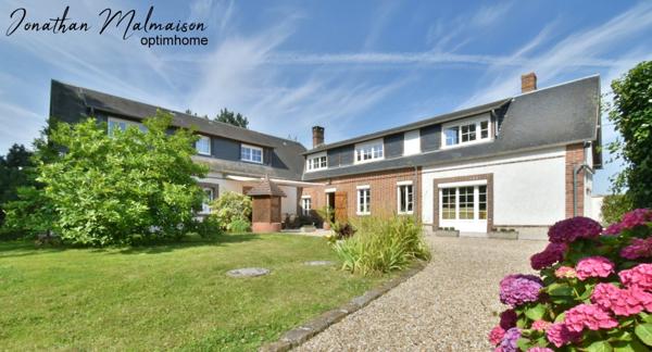 Maison de Caractère avec Dépendances sur une Parcelle Arborée de plus de 3000 m²