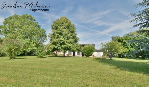 Maison de Caractère avec Dépendances sur une Parcelle Arborée de plus de 3000 m²