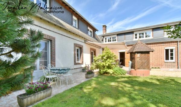 Maison de Caractère avec Dépendances sur une Parcelle Arborée de plus de 3000 m²