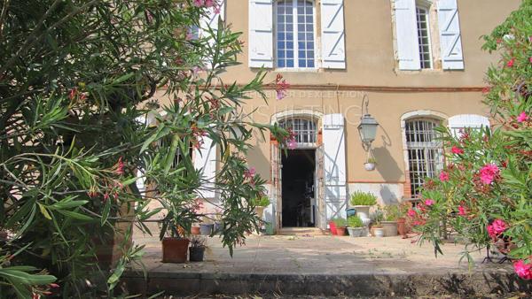 VENTE – MAUVEZIN GERS- CHÂTEAU ET DÉPENDANCES SUR PARC CONSTRUCTIBLE