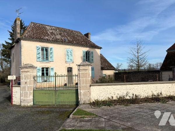 SAINT CALEZ EN SAOSNOIS (72600) village proche de MAMERS, nous vous proposons à la vente un imm...
