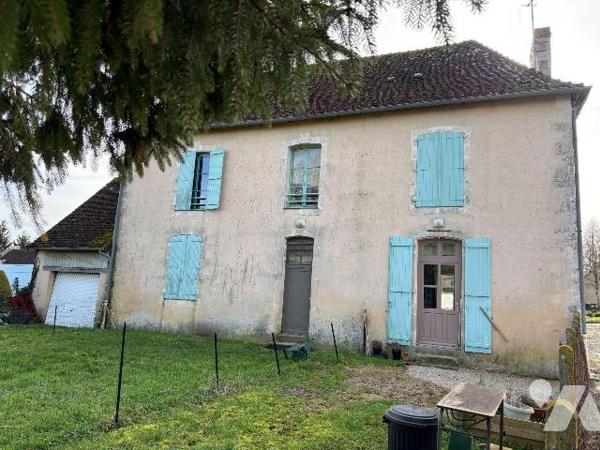 SAINT CALEZ EN SAOSNOIS (72600) village proche de MAMERS, nous vous proposons à la vente un imm...