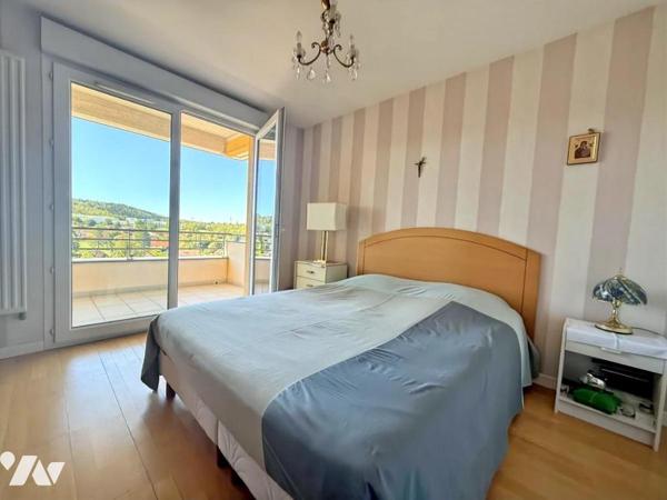 VEYZIAT – RARE SUR LE SECTEUR – T4 Bis en dernier étage avec terrasse.