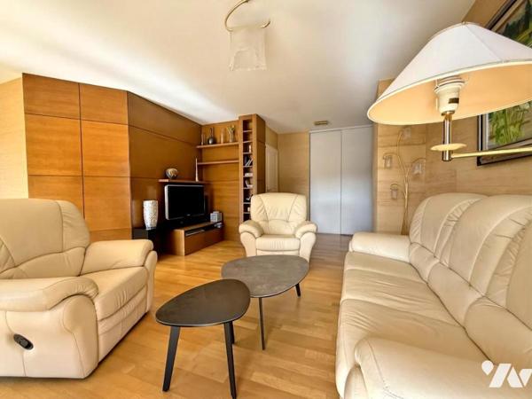VEYZIAT – RARE SUR LE SECTEUR – T4 Bis en dernier étage avec terrasse.