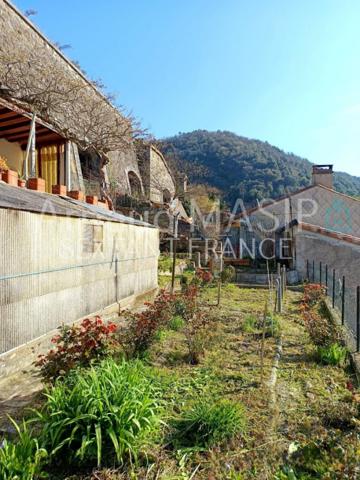 MAISON D'ANGLE, 97M² HAB, JARDIN SURELEVE NON ATTENANT, JOLIE VUE, PROCHE COMMODITES