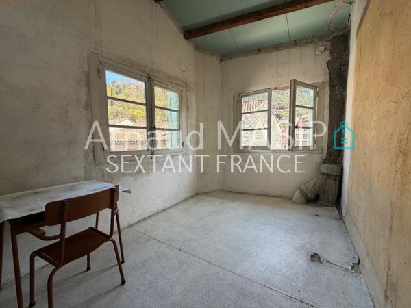 MAISON D'ANGLE, 97M² HAB, JARDIN SURELEVE NON ATTENANT, JOLIE VUE, PROCHE COMMODITES