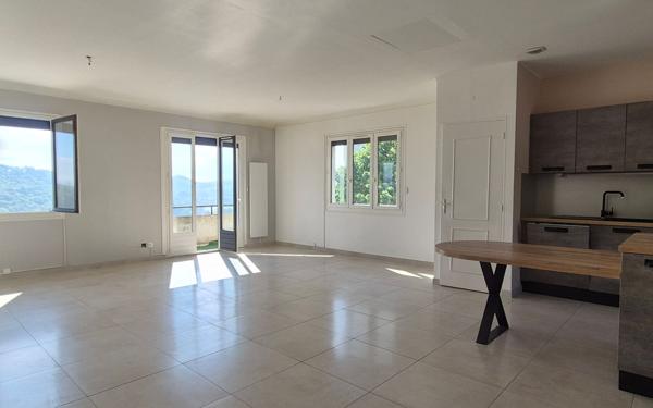 Appartement à vendre    4 pièces • 85,73 m2 Saint-Genest-Lerpt