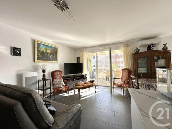Appartement F3 à vendre  3 pièces - 85 m 2   ST CYR SUR MER  - 83