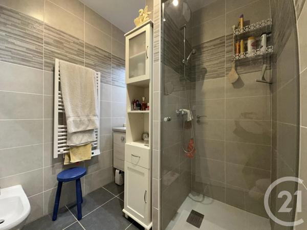 Appartement F3 à vendre  3 pièces - 85 m 2   ST CYR SUR MER  - 83