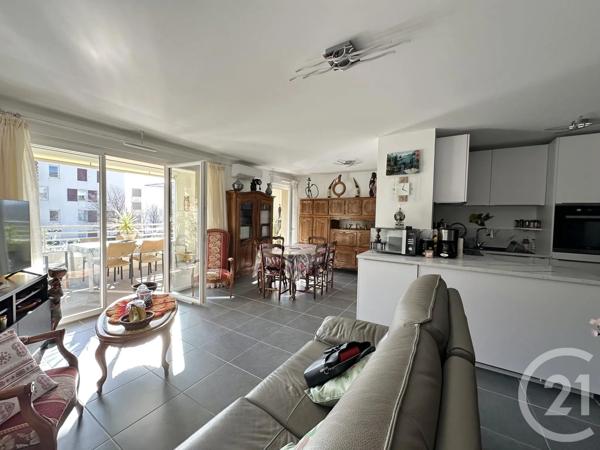 Appartement F3 à vendre  3 pièces - 85 m 2   ST CYR SUR MER  - 83