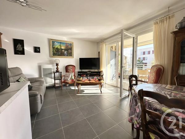 Appartement F3 à vendre  3 pièces - 85 m 2   ST CYR SUR MER  - 83