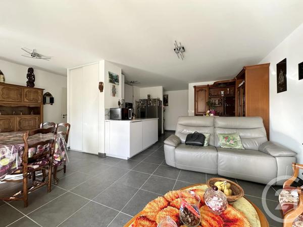 Appartement F3 à vendre  3 pièces - 85 m 2   ST CYR SUR MER  - 83
