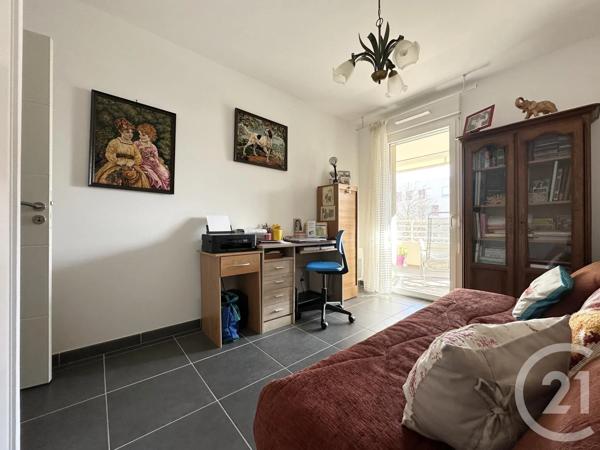 Appartement F3 à vendre  3 pièces - 85 m 2   ST CYR SUR MER  - 83