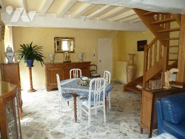Maison charme 8 pp, 220m2,  village avec commerces et écoles,